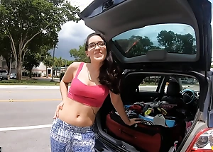 Roadside - spiritual teen fucks apropos get her car fixed