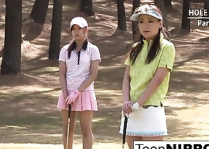 Teen golfer acquires her left-hand pounded insusceptible to the green