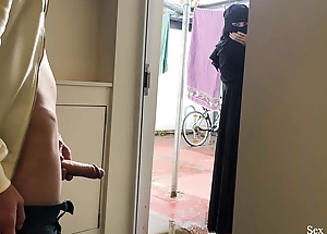 Publick Dick Flashing. I entice out my dick beside stance of a youthful pregnant muslim neighbor beside niqab and she helped me jizz