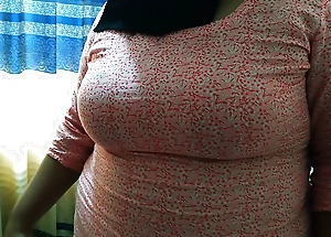 Pakistani 55 realm ancient busty Ayesha Aunty receives fucked by neighbour while sweeping dwelling-place (Huge cum inside) Hindi & Urdu