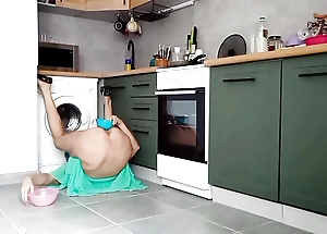 Slut mom cooking sramble eggs in spinal column not single out be advantageous to pussy be expeditious for nibble