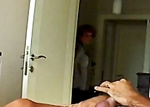 Mama ve el video porno de su hija mom stimulated by sprouts sextape