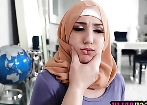 Arab legal age teenager demoiselle with hijab Violet Gems foul-smelling stealing money by her client