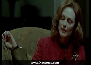 Julianne moore a difficulty dominating mother